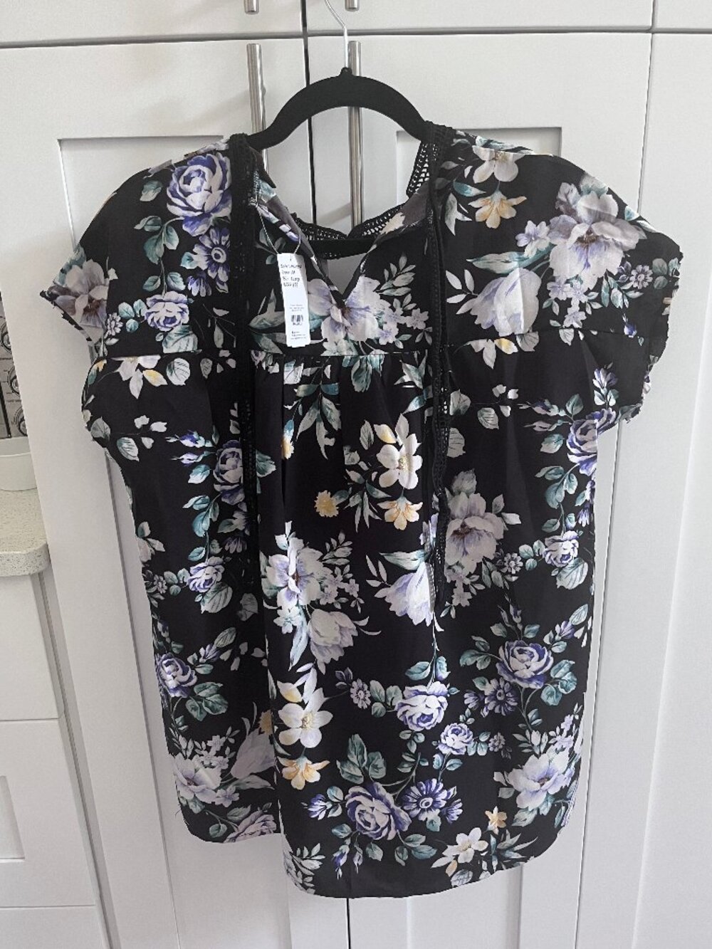 Suzanne Betro XL Black and Green Floral Keyhole Bishop-Sleeve Top